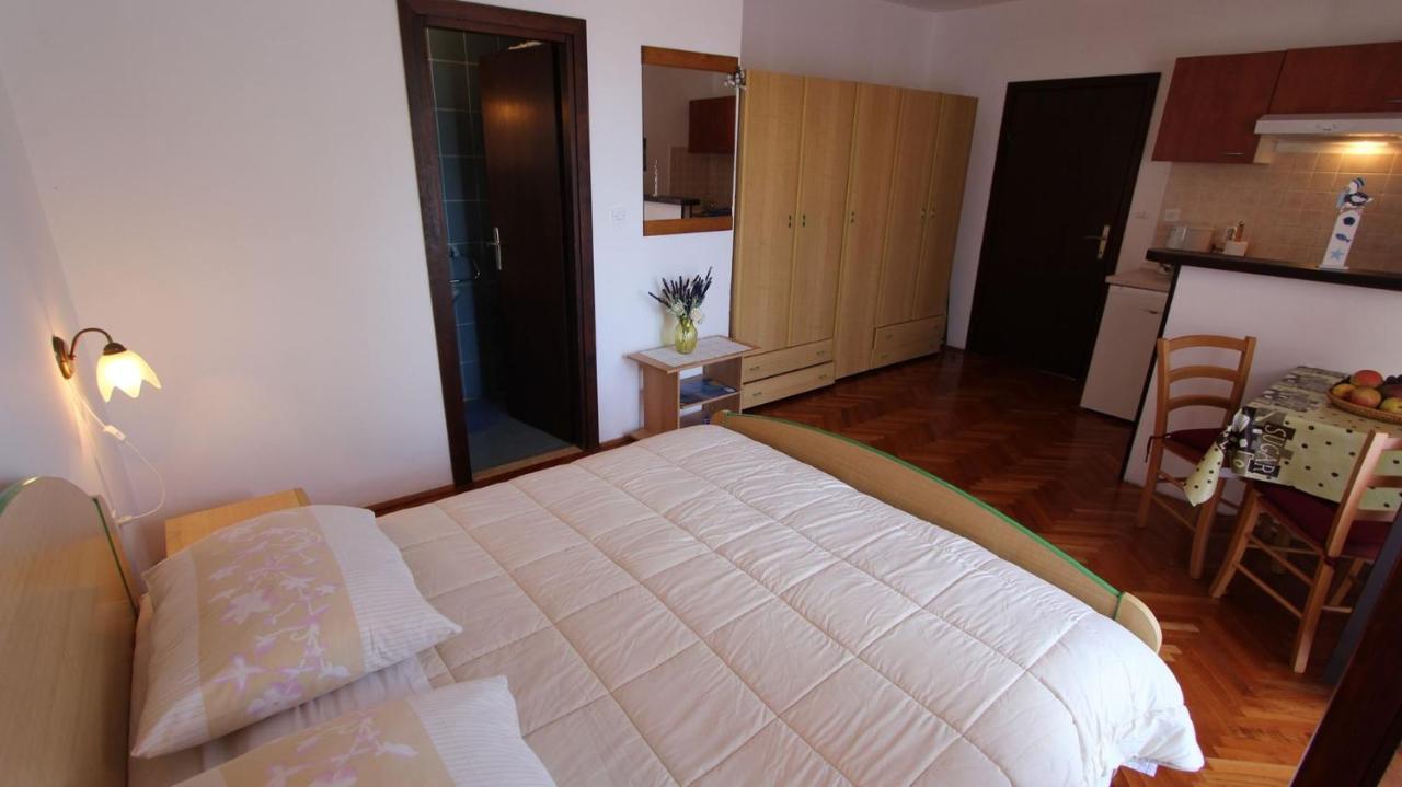 Apartments And Rooms Jelka มาลินสกา ภายนอก รูปภาพ