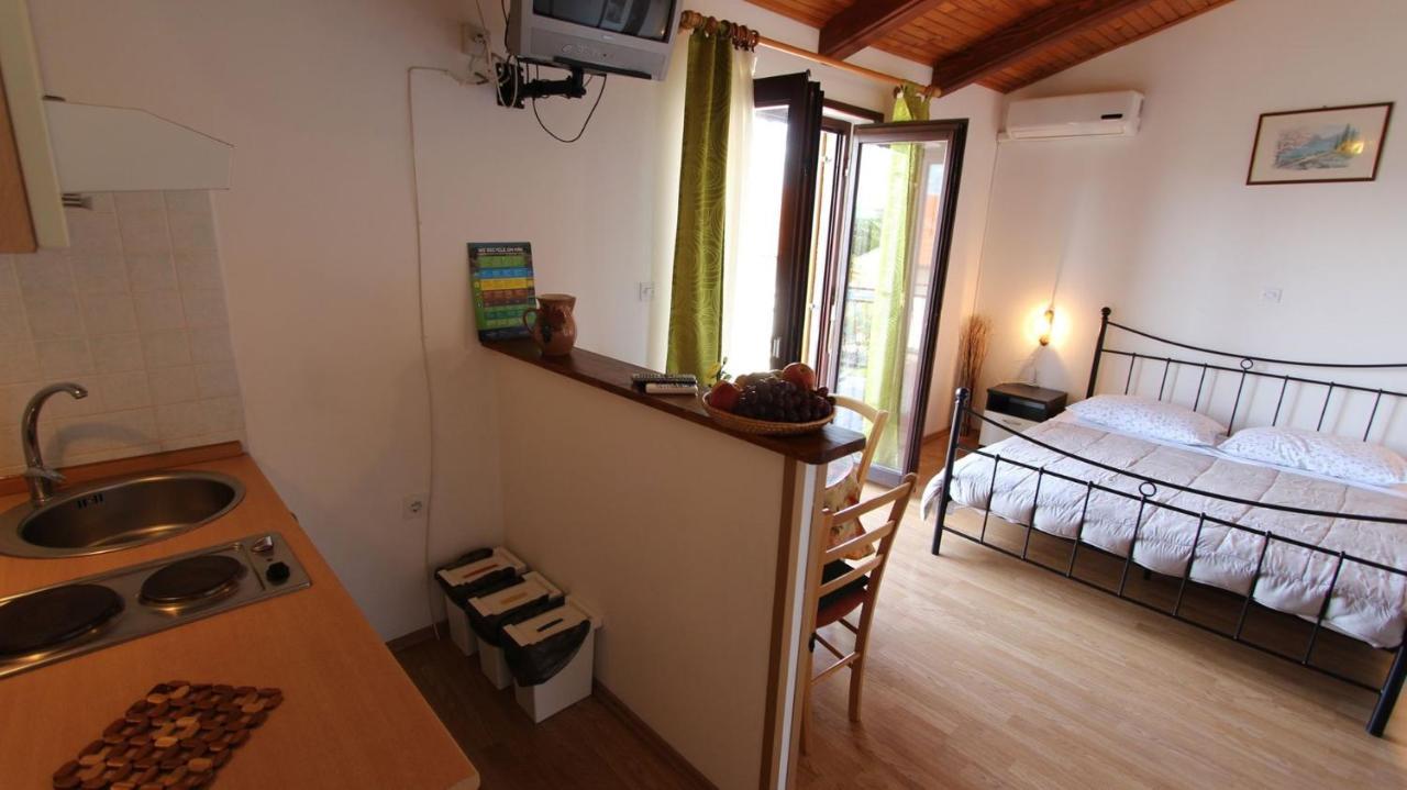 Apartments And Rooms Jelka มาลินสกา ภายนอก รูปภาพ