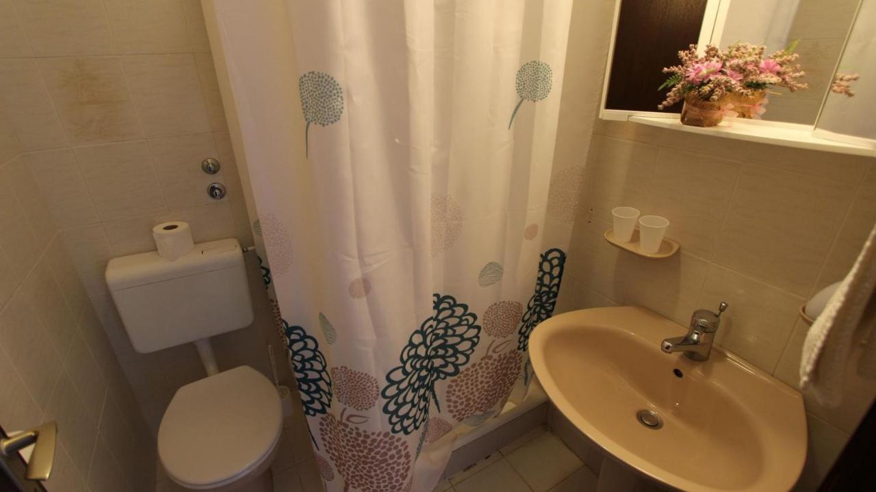 Apartments And Rooms Jelka มาลินสกา ภายนอก รูปภาพ