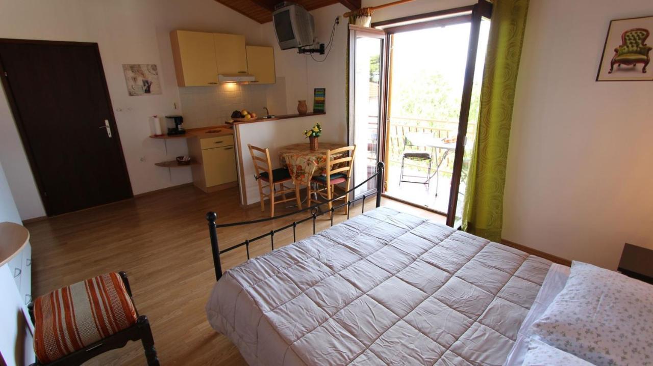 Apartments And Rooms Jelka มาลินสกา ภายนอก รูปภาพ