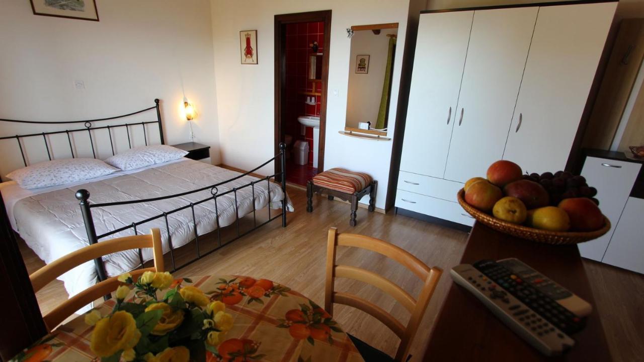 Apartments And Rooms Jelka มาลินสกา ภายนอก รูปภาพ